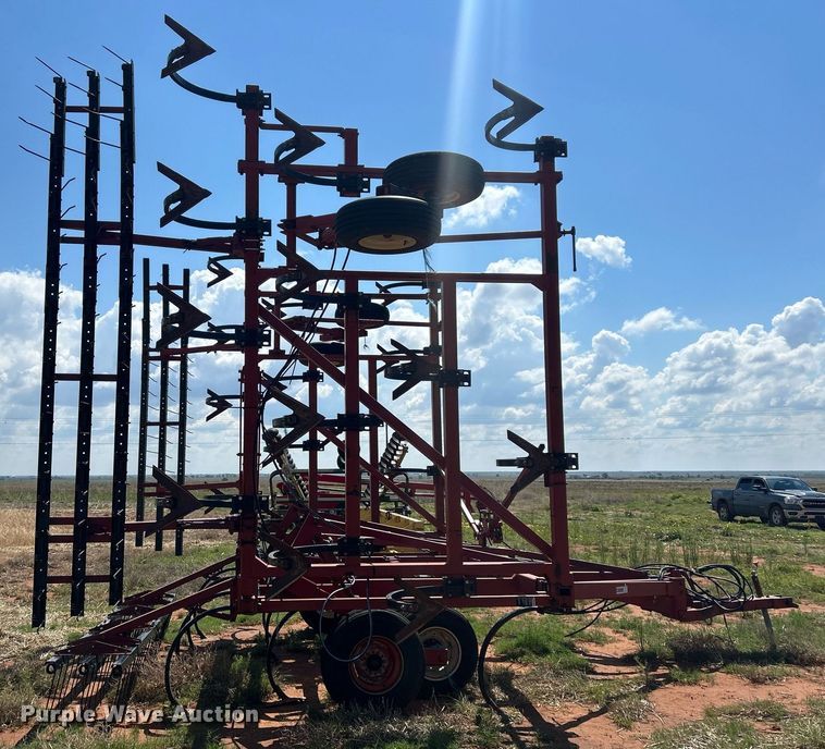 image for item EC1388 Case IH 5700 field cultivator