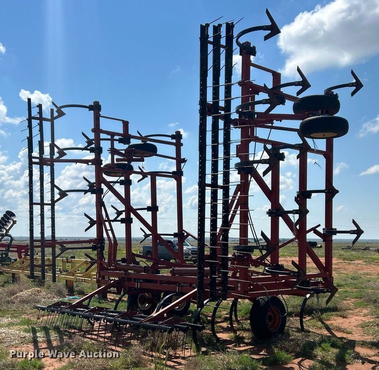 image for item EC1388 Case IH 5700 field cultivator