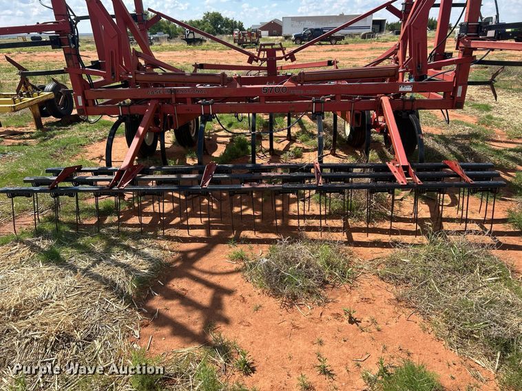 image for item EC1388 Case IH 5700 field cultivator