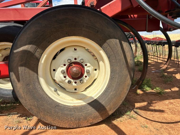 image for item EC1388 Case IH 5700 field cultivator