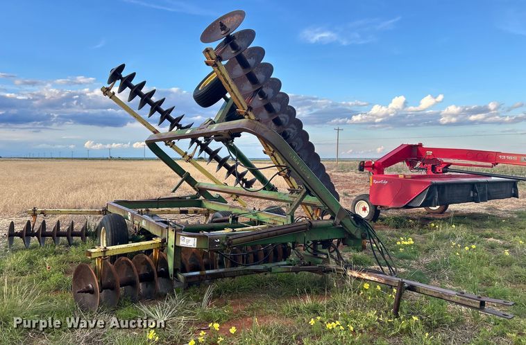 image for item EC1390 John Deere 220 tandem disk