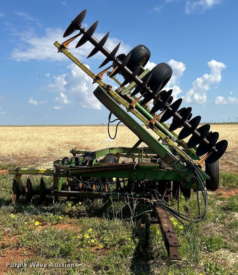 image for item EC1390 John Deere 220 tandem disk