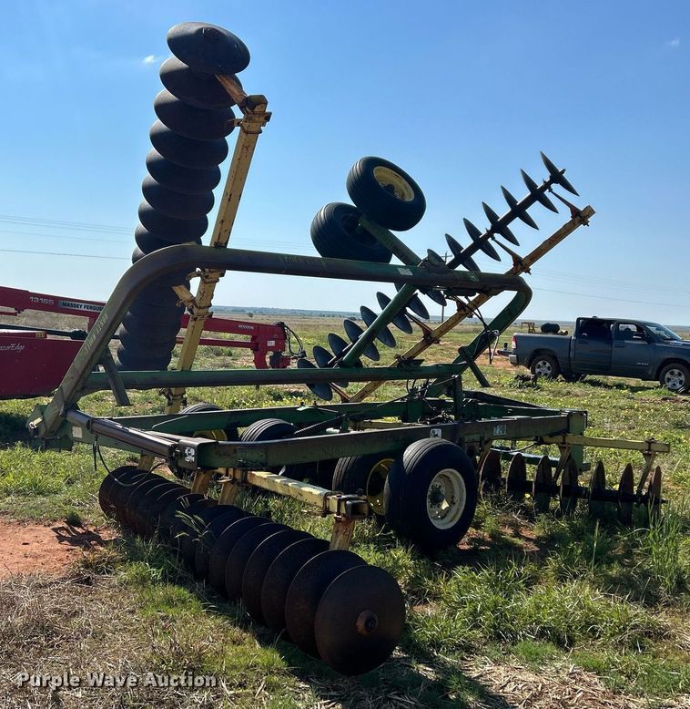 image for item EC1390 John Deere 220 tandem disk