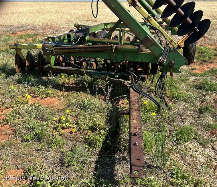 image for item EC1390 John Deere 220 tandem disk