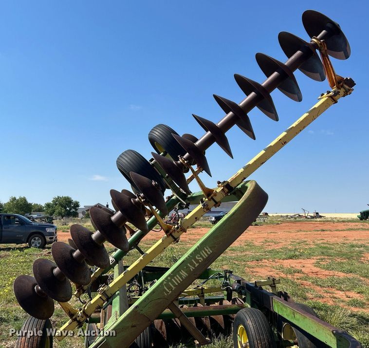 image for item EC1390 John Deere 220 tandem disk