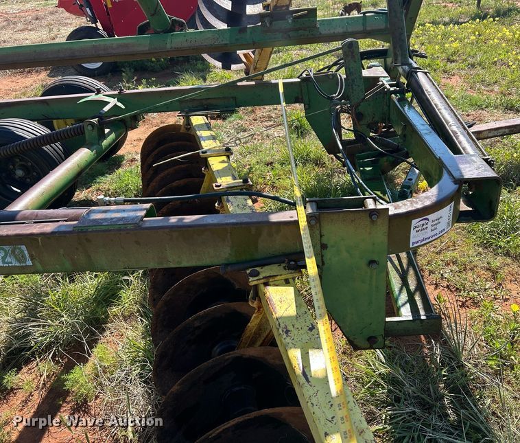 image for item EC1390 John Deere 220 tandem disk