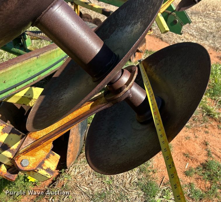 image for item EC1390 John Deere 220 tandem disk