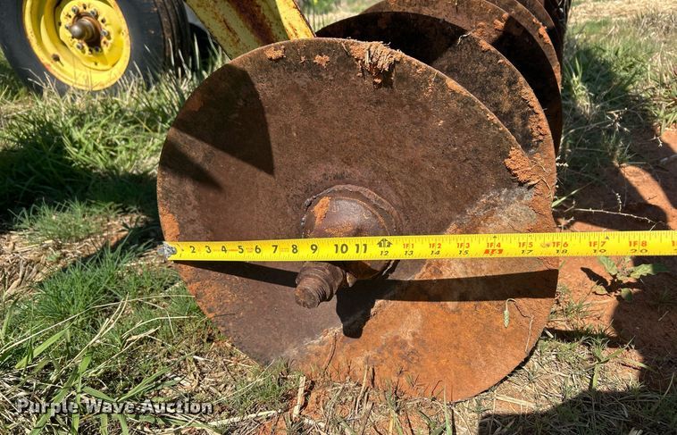 image for item EC1390 John Deere 220 tandem disk
