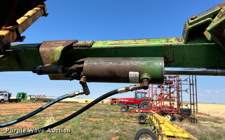 image for item EC1390 John Deere 220 tandem disk