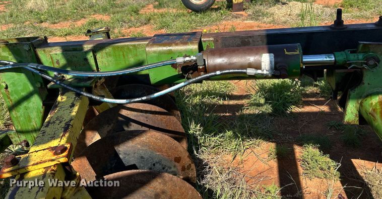 image for item EC1390 John Deere 220 tandem disk