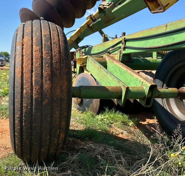 image for item EC1390 John Deere 220 tandem disk