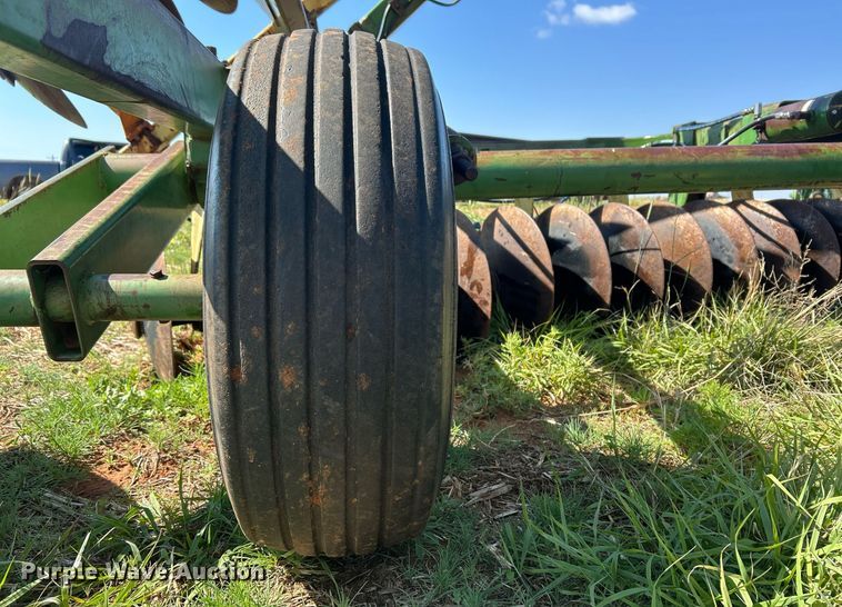 image for item EC1390 John Deere 220 tandem disk