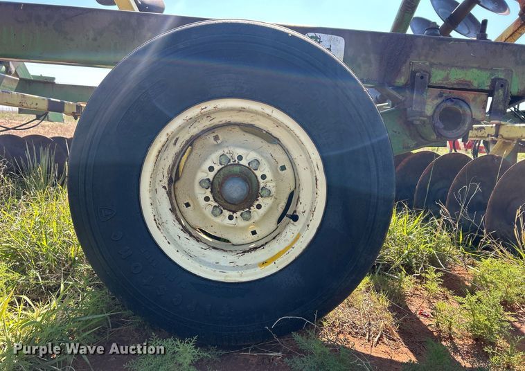 image for item EC1390 John Deere 220 tandem disk