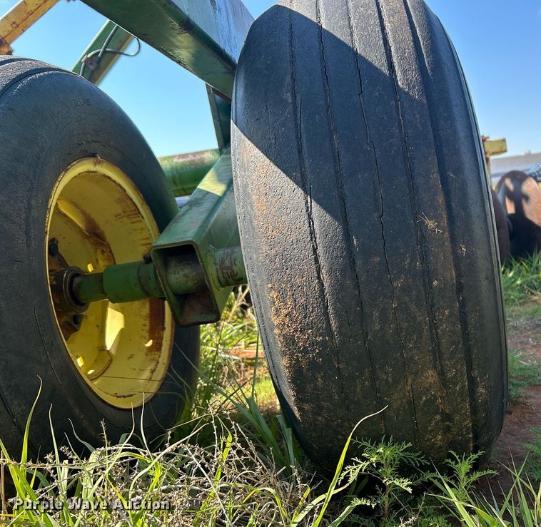 image for item EC1390 John Deere 220 tandem disk