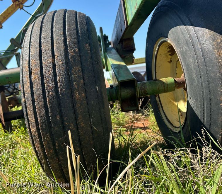 image for item EC1390 John Deere 220 tandem disk