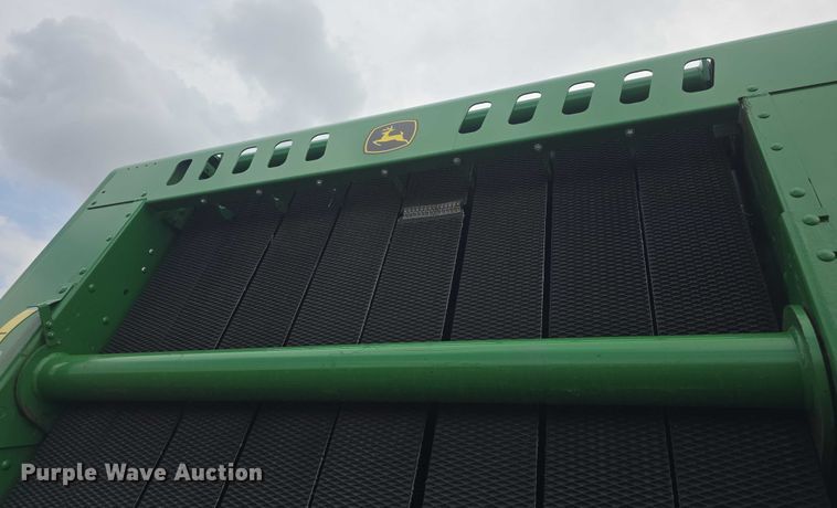 image for item EF3517 2020 John Deere 560R Premium round baler