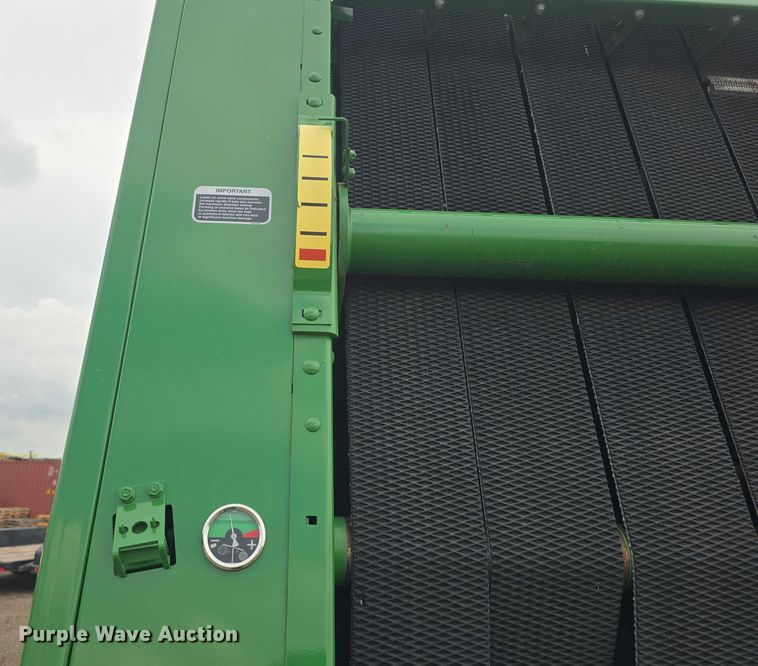 image for item EF3517 2020 John Deere 560R Premium round baler