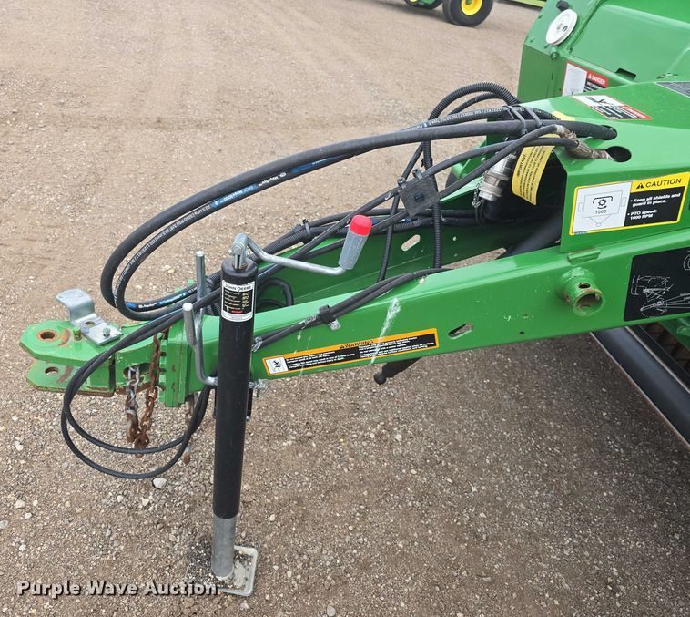 image for item EF3517 2020 John Deere 560R Premium round baler