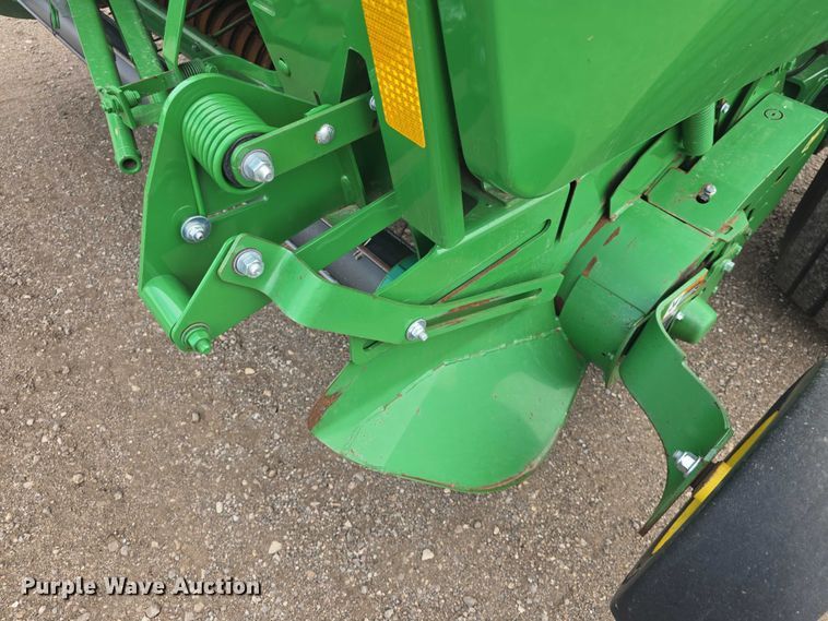 image for item EF3517 2020 John Deere 560R Premium round baler