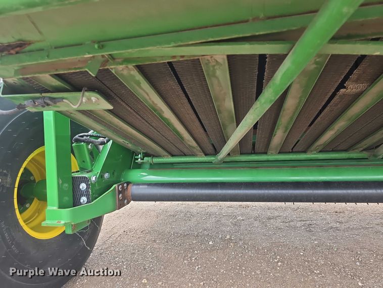 image for item EF3517 2020 John Deere 560R Premium round baler