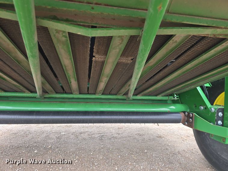 image for item EF3517 2020 John Deere 560R Premium round baler