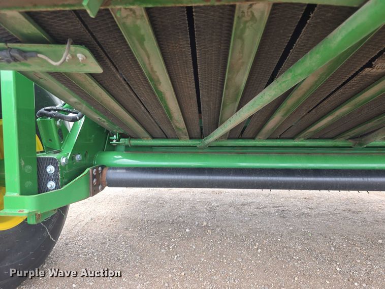 image for item EF3517 2020 John Deere 560R Premium round baler