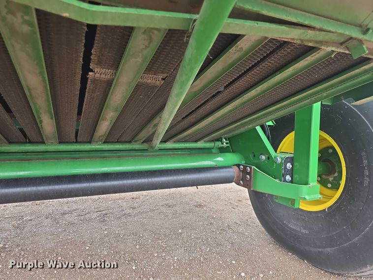 image for item EF3517 2020 John Deere 560R Premium round baler