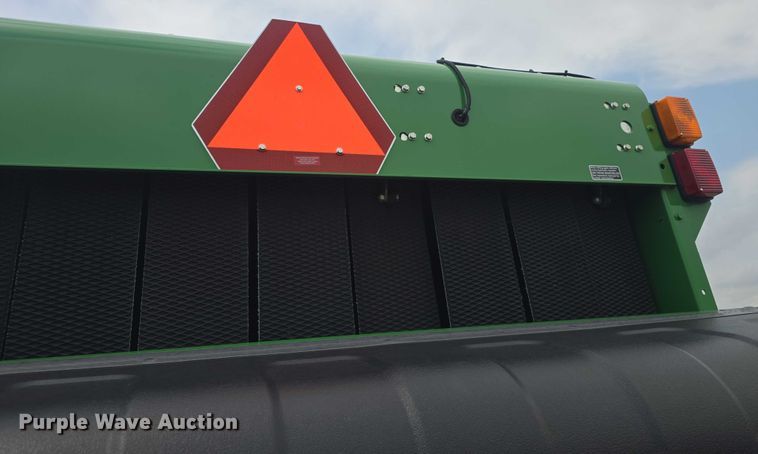 image for item EF3517 2020 John Deere 560R Premium round baler