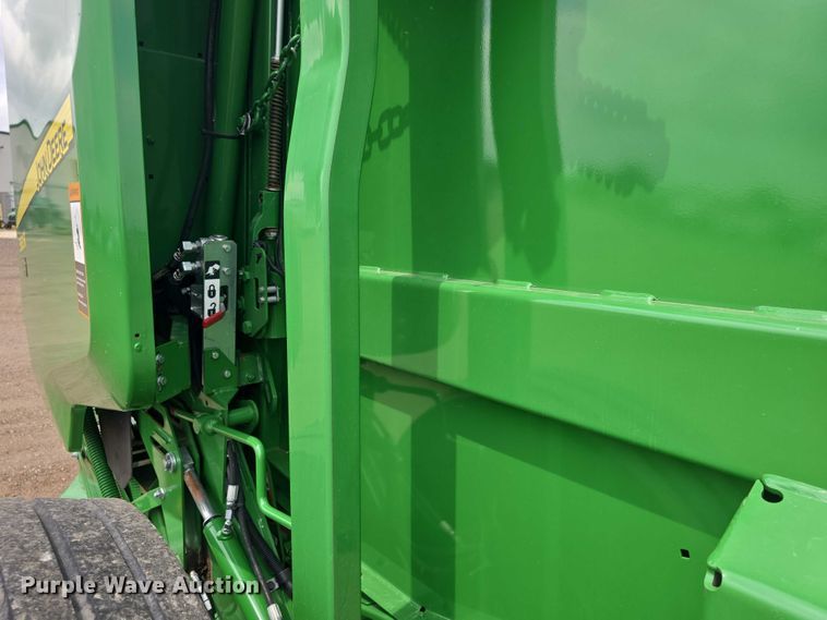image for item EF3517 2020 John Deere 560R Premium round baler