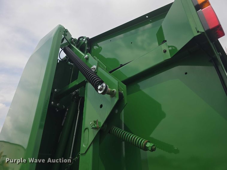 image for item EF3517 2020 John Deere 560R Premium round baler