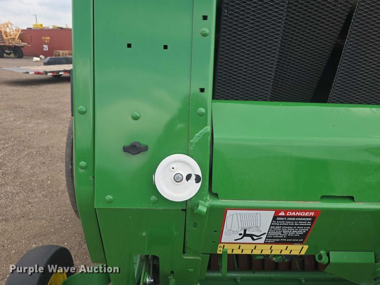 image for item EF3517 2020 John Deere 560R Premium round baler