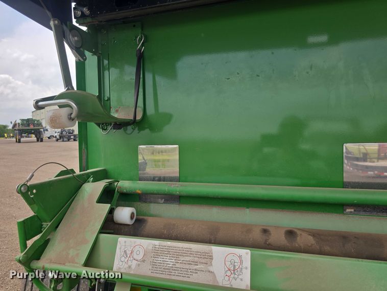 image for item EF3517 2020 John Deere 560R Premium round baler