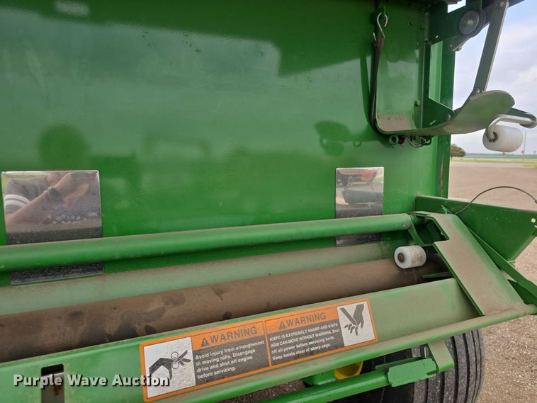 image for item EF3517 2020 John Deere 560R Premium round baler