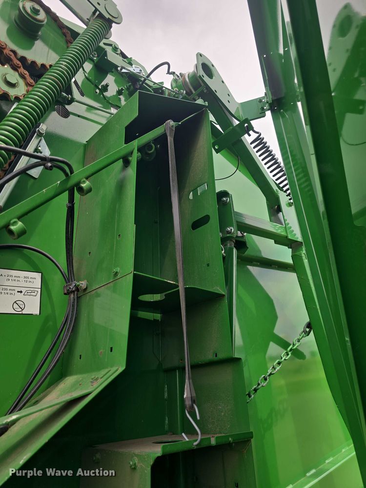 image for item EF3517 2020 John Deere 560R Premium round baler