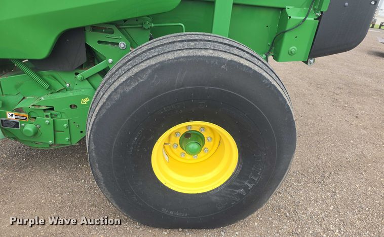 image for item EF3517 2020 John Deere 560R Premium round baler