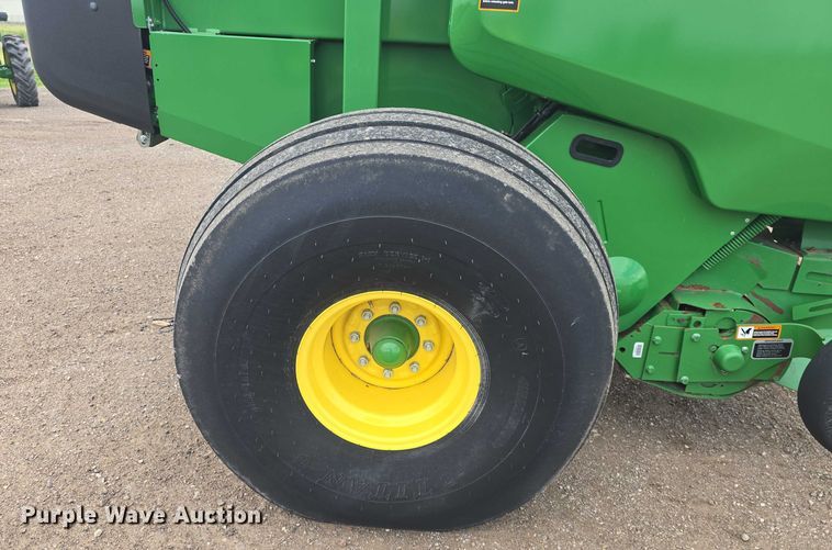 image for item EF3517 2020 John Deere 560R Premium round baler