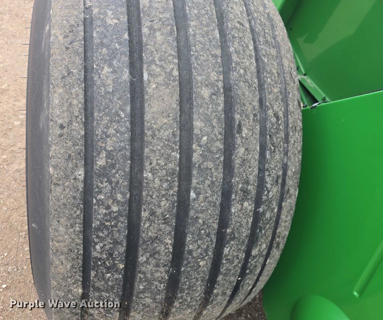 image for item EF3517 2020 John Deere 560R Premium round baler