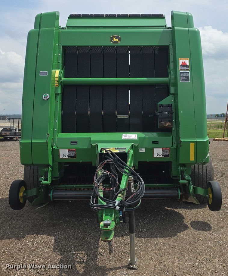 image for item EF3518 2014 John Deere 569 Premium round baler
