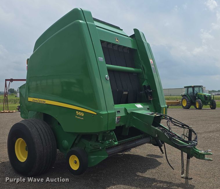 image for item EF3518 2014 John Deere 569 Premium round baler