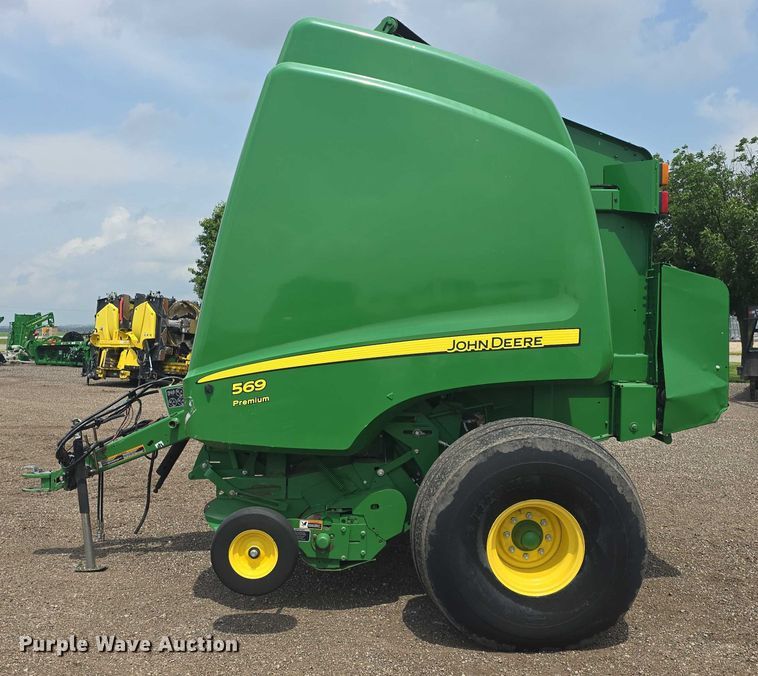 image for item EF3518 2014 John Deere 569 Premium round baler