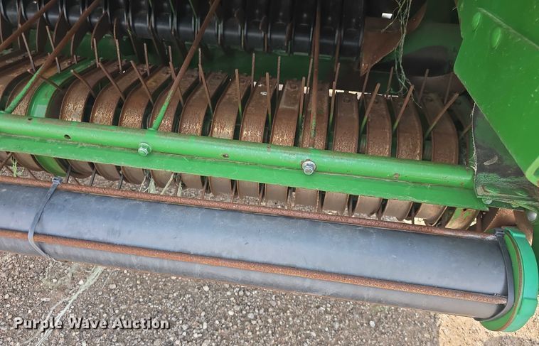 image for item EF3518 2014 John Deere 569 Premium round baler
