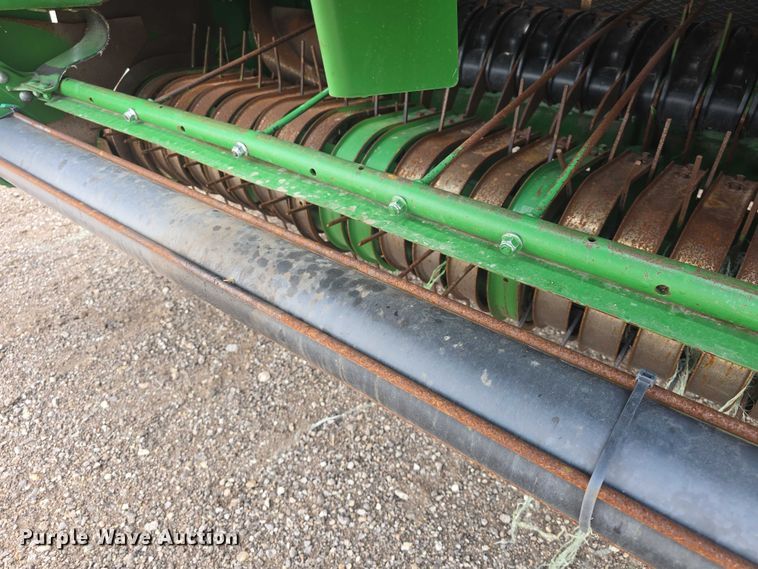 image for item EF3518 2014 John Deere 569 Premium round baler
