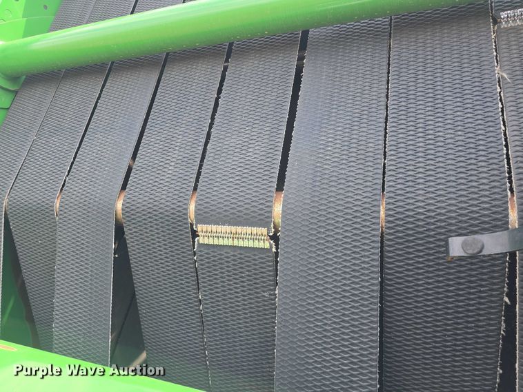 image for item EF3518 2014 John Deere 569 Premium round baler