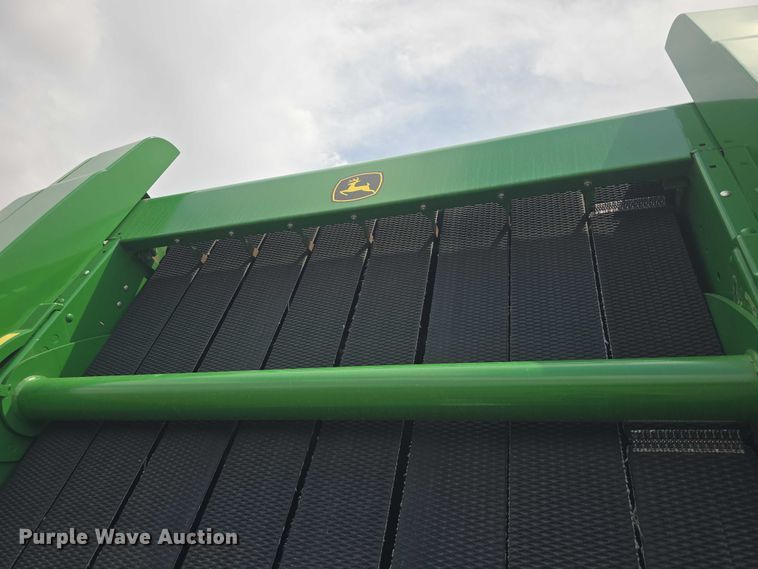 image for item EF3518 2014 John Deere 569 Premium round baler