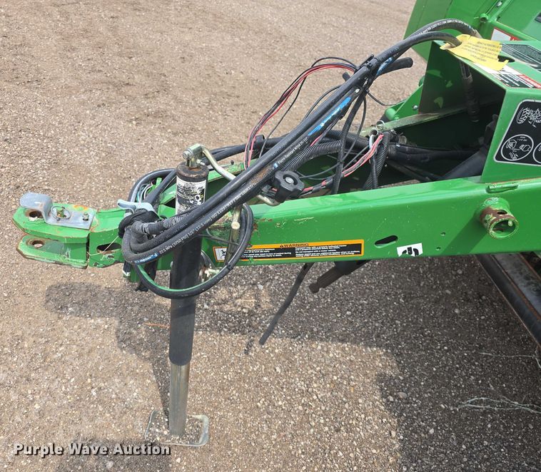 image for item EF3518 2014 John Deere 569 Premium round baler