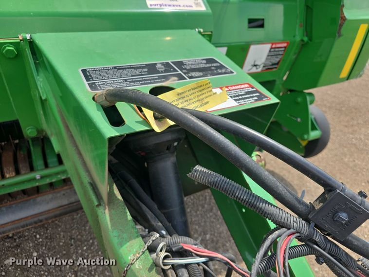 image for item EF3518 2014 John Deere 569 Premium round baler