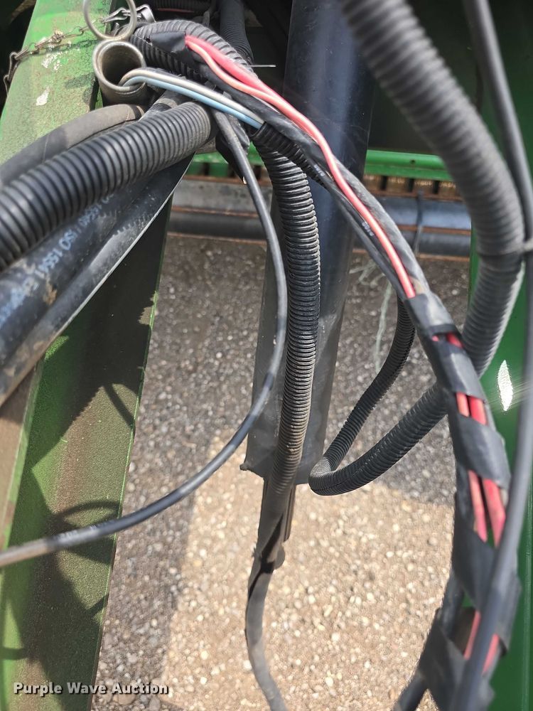 image for item EF3518 2014 John Deere 569 Premium round baler