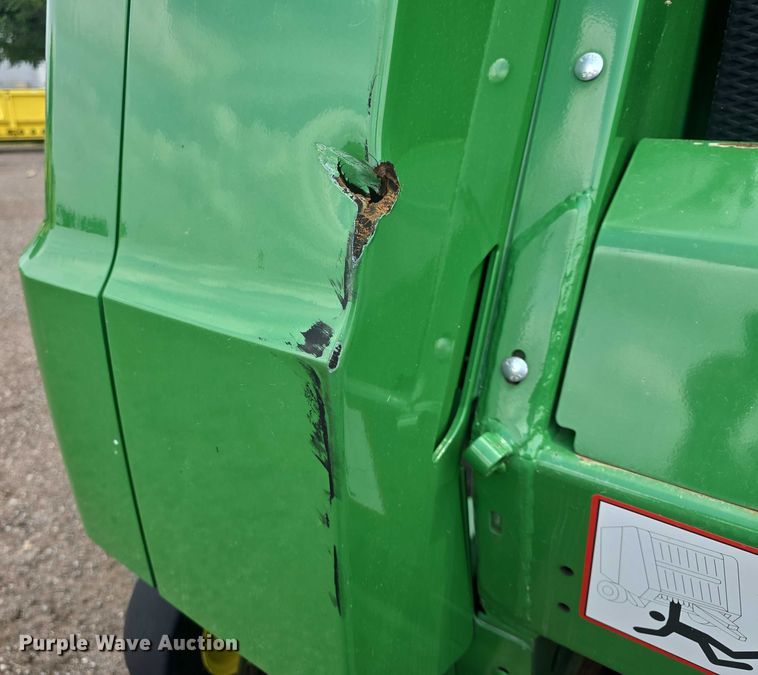 image for item EF3518 2014 John Deere 569 Premium round baler