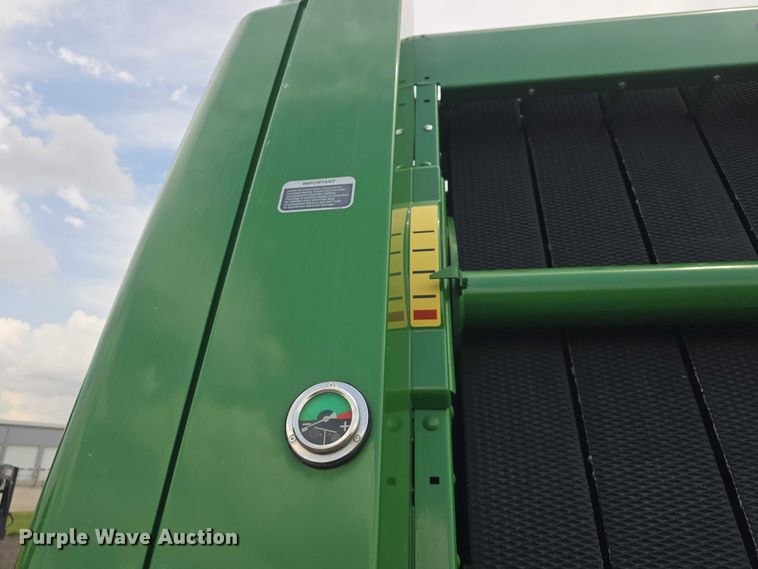 image for item EF3518 2014 John Deere 569 Premium round baler