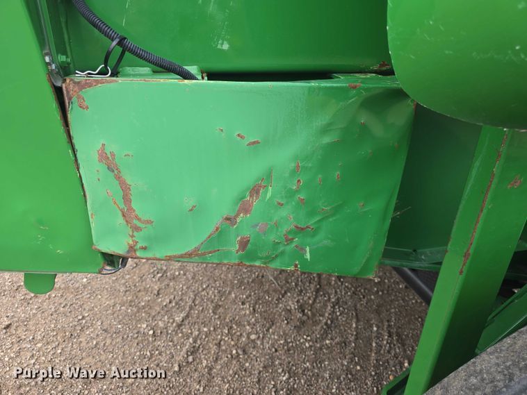 image for item EF3518 2014 John Deere 569 Premium round baler